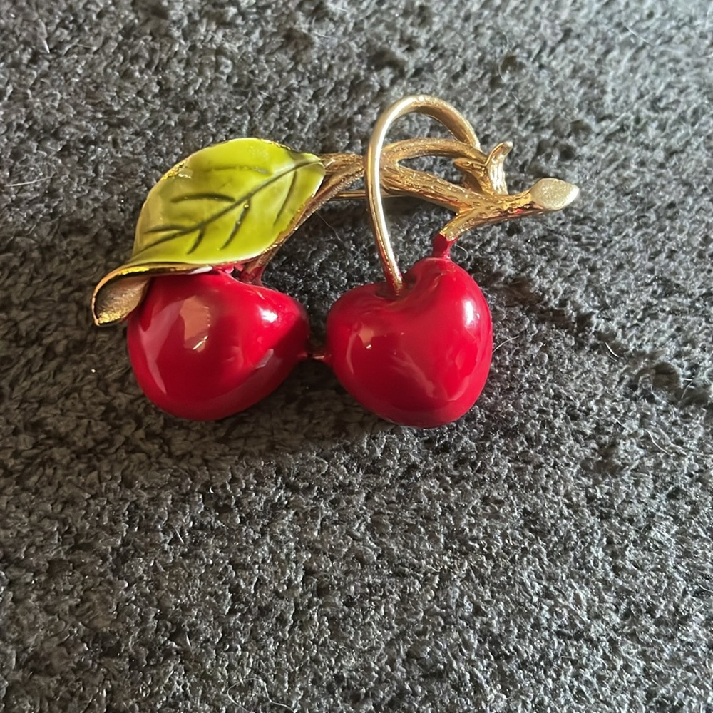v i n t a g e :: 
 cherry pin - Picture 3 of 3